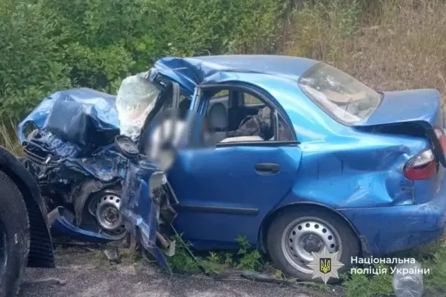 На Черкащині сталася смертельна ДТП: загинув водій легковика