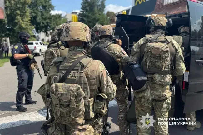 У МакДональдзі в Черкасах сталася стрілянина: стрілка затримали спецпризначенці