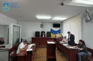 Чоловіка, який намагався захопити в заручники ТЦКашників у Черкасах, суд відправив у СІЗО