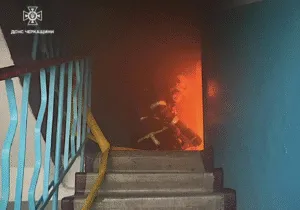 В Умані палала п'ятиповерхівка: рятувальники евакуювали вагітну жінку