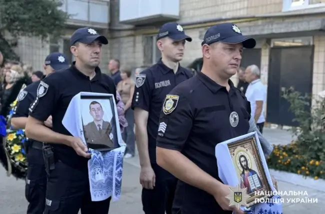 На Уманщині попрощалися з поліцейським, який загинув на війні