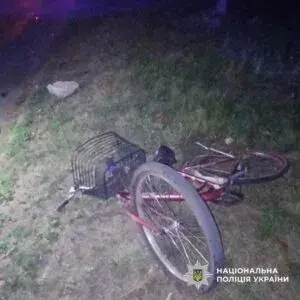 На Уманщині автомобіль збив велосипедистку: жінку госпіталізували