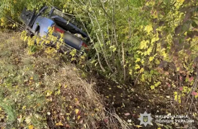 Смертельна ДТП на Уманщині: водій врізався у дерево й загинув (ФОТО)