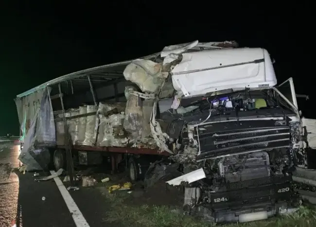Поблизу Умані дві вантажівки влаштували ДТП (ФОТО)