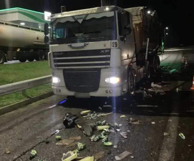 Поблизу Умані дві вантажівки влаштували ДТП (ФОТО)