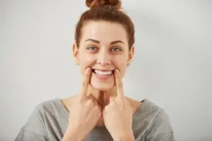 Вініри чи коронки: як зробити красиву посмішку і зберегти зуби