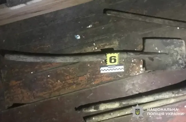 На Уманщині жінку затримали за побиття лопатою співмешканця