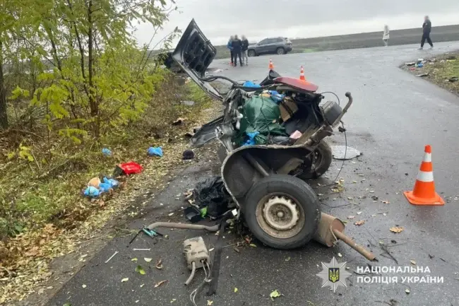 Страшна ДТП на Черкащині: автівку розірвало навпіл (ФОТО)