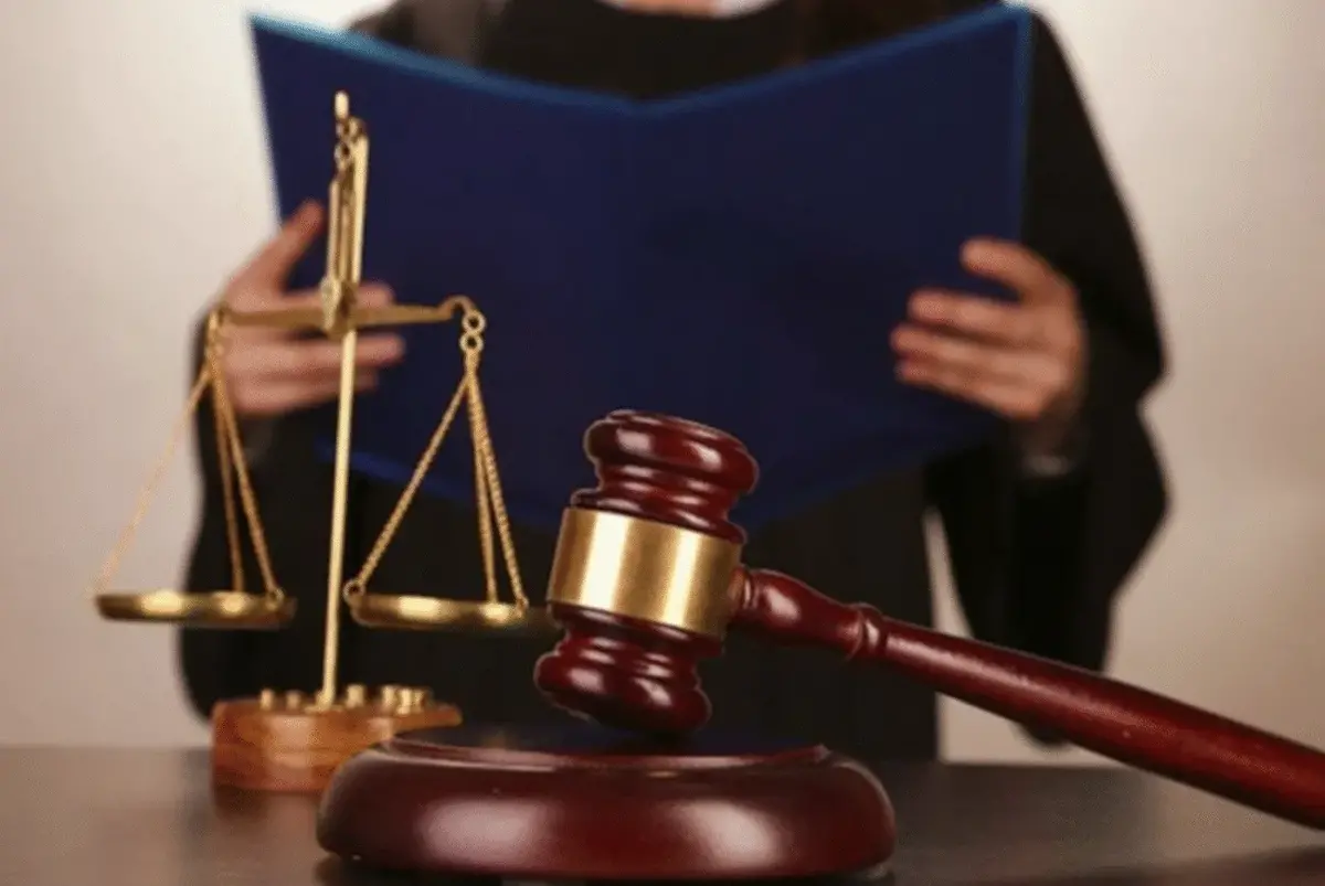 В Умані перед судом постане жінка, яку підозрюють у незаконних «юридичних послугах»
