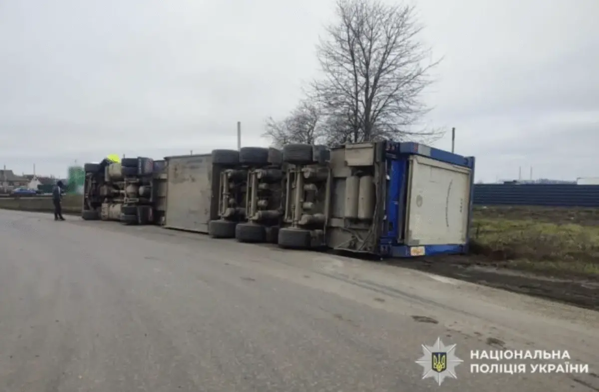 На Уманщині перекинулася вантажівка з худобою