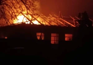 Пожежа на Уманщині: чоловіка госпіталізували через отруєння чадним газом