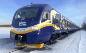 Поїзди через Черкащину курсують на резервній тязі через масштабні знеструмлення