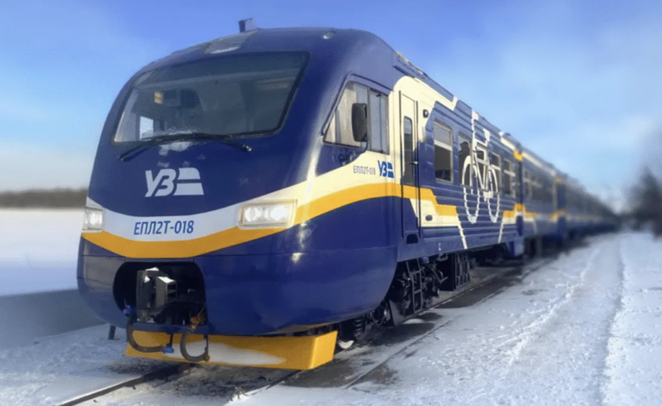 Поїзди через Черкащину курсують на резервній тязі через масштабні знеструмлення