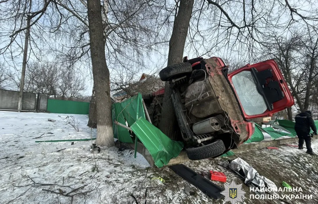 На Черкащині внаслідок ДТП загинула жінка, двоє дітей потрапили до лікарні (ФОТО)