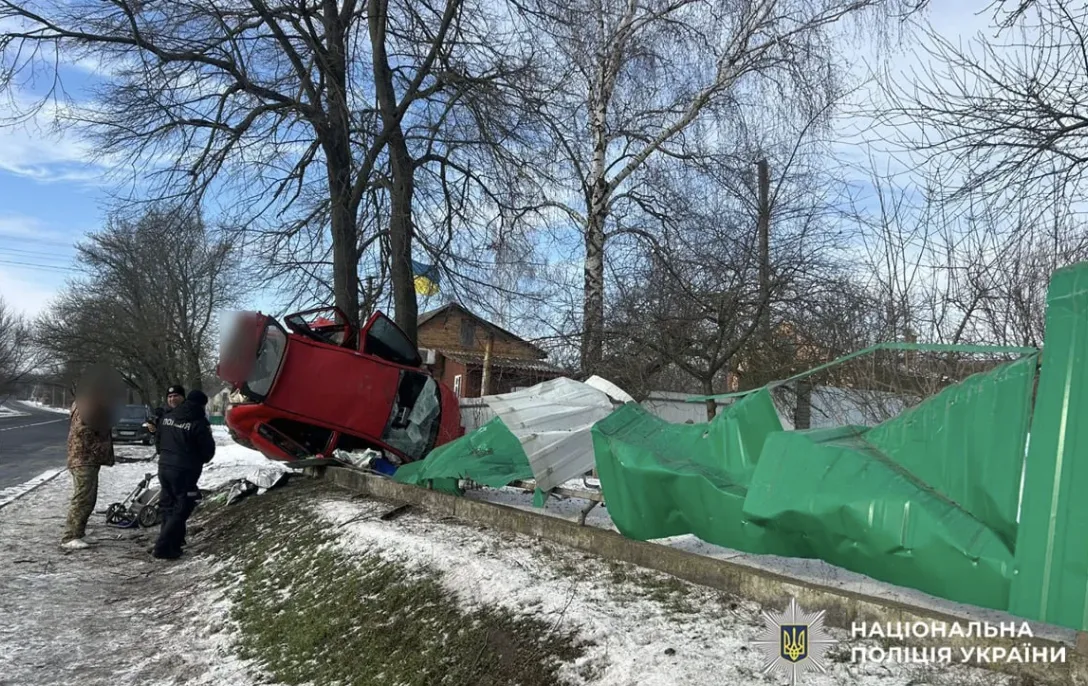 На Черкащині внаслідок ДТП загинула жінка, двоє дітей потрапили до лікарні (ФОТО)