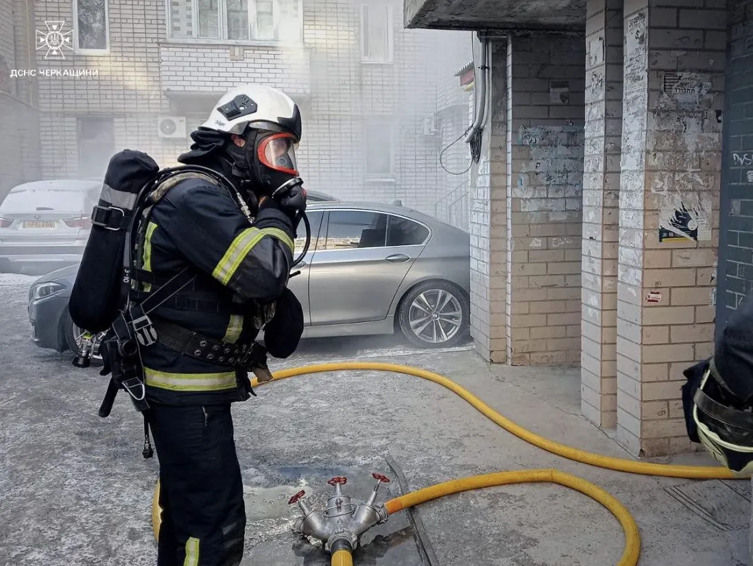 Сьогодні в Умані під час пожежі евакуювали людей: що відомо