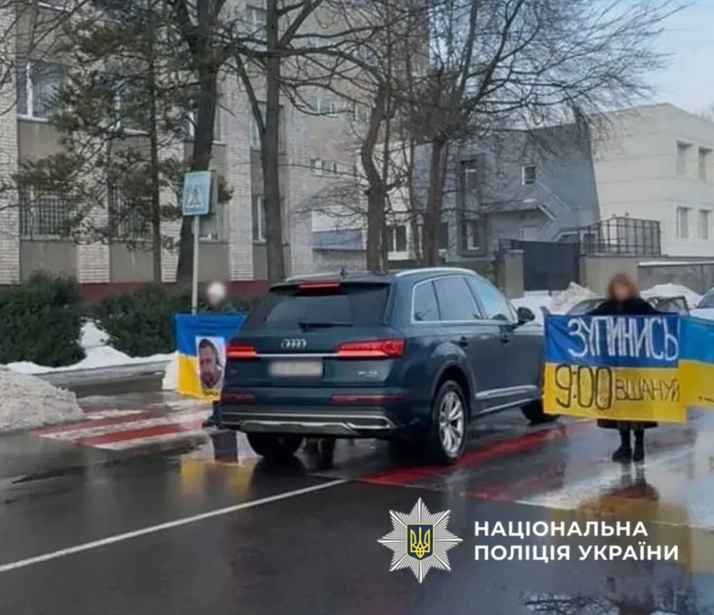 В’їхав у натовп під час хвилини мовчання: на Черкащині покарали водія за зухвалий проїзд