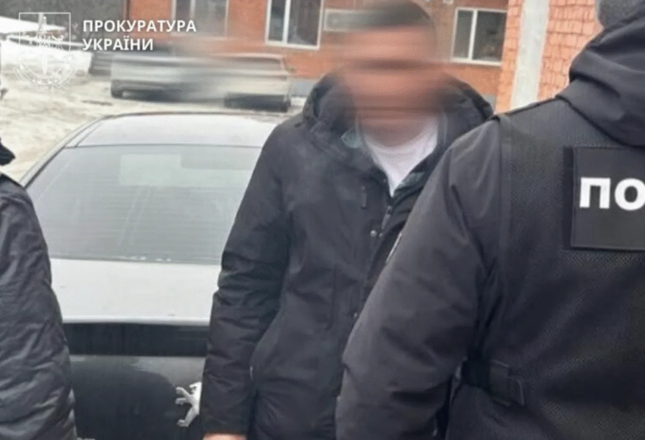 Медпрацівника з Умані взяли під варту за обіцянку “зняти з розшуку” за гроші