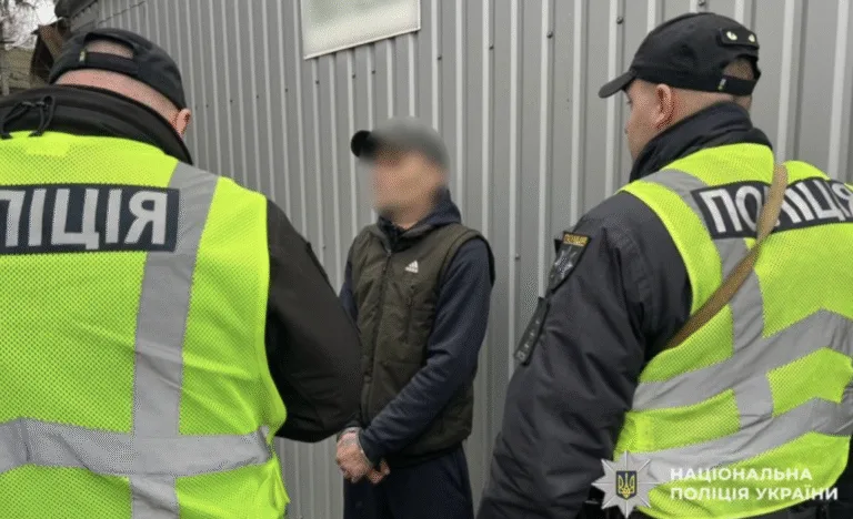 На Черкащині чоловік торгував канабісом біля медзакладу й тепер відбуватиме строк за ґратами