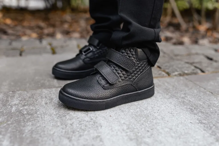 Яке взуття краще обрати дитині для школи навесні