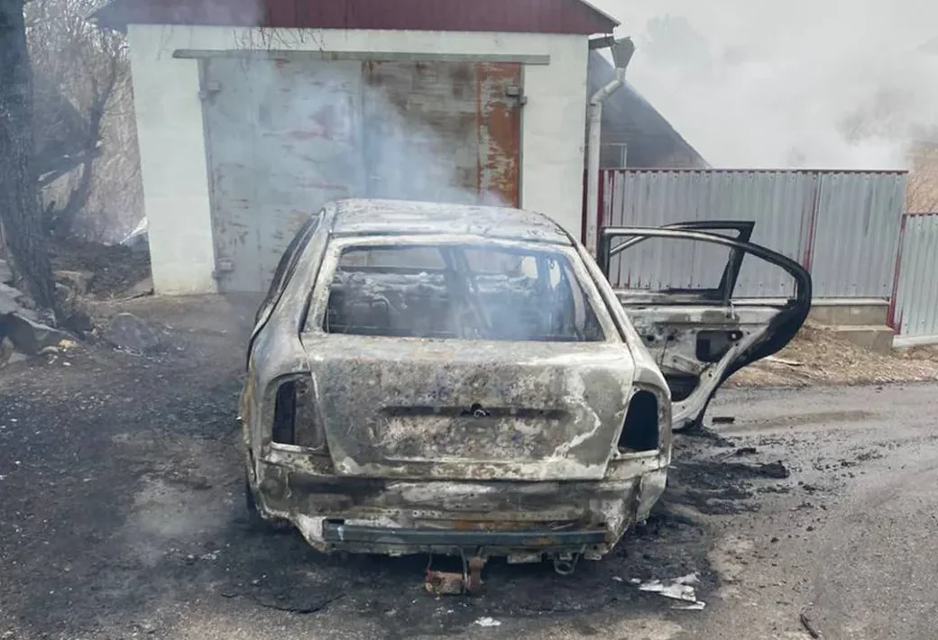 На Черкащині чоловік підпалив будинок і авто колишньої дружини й потрапив за ґрати