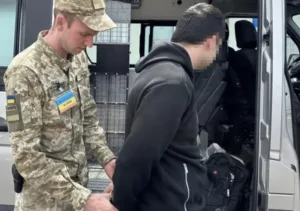 В Умані ТЦКашники бусифікували чоловіка, та побили жінку: поліція видає це за "конфлікт з населенням"