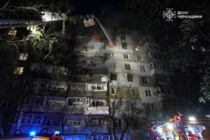 У Черкасах після атаки пошкоджено три багатоповерхівки: вибито близько 200 вікон