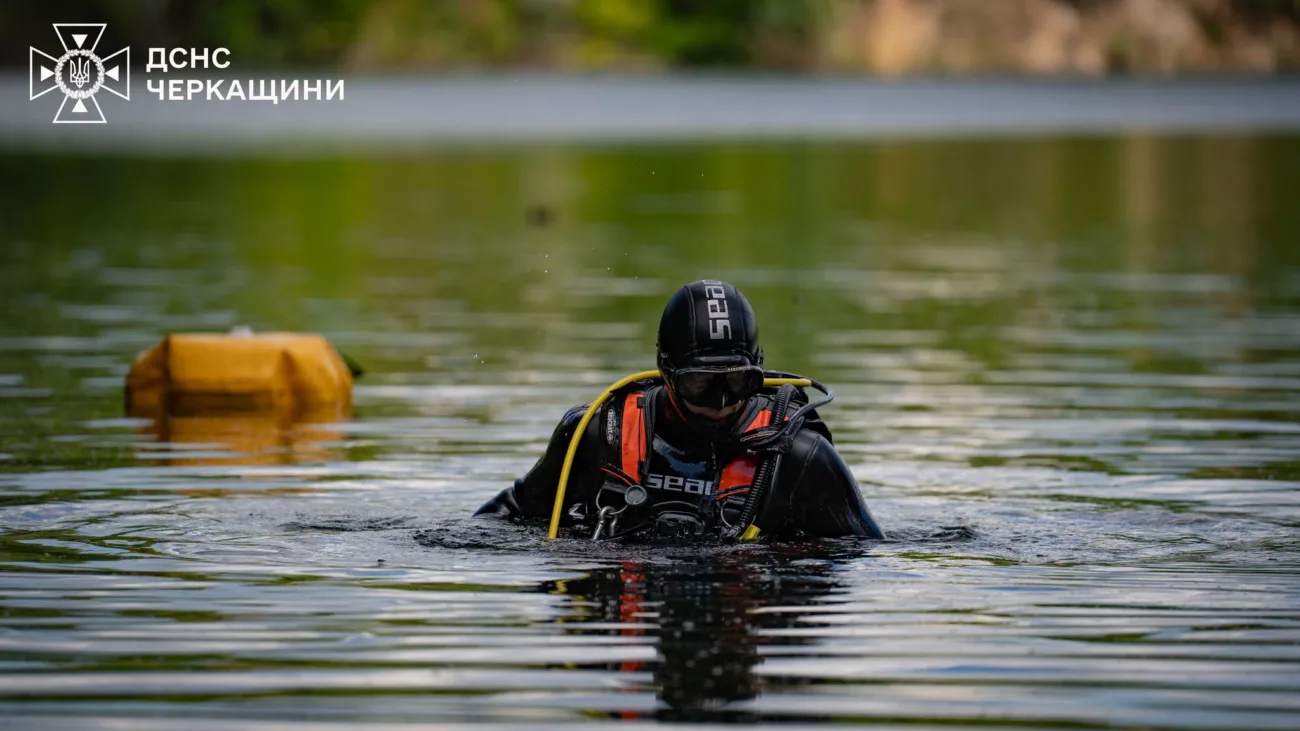 Тіло людини виявили у Дніпрі на Черкащині: водолази передали загиблого поліції
