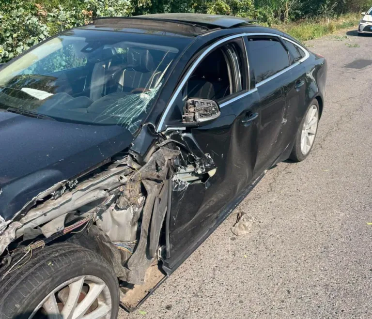 ДТП біля Умані: водій Jaguar в’їхав у дві автівки, а від перевірки на алкоголь відмовився
