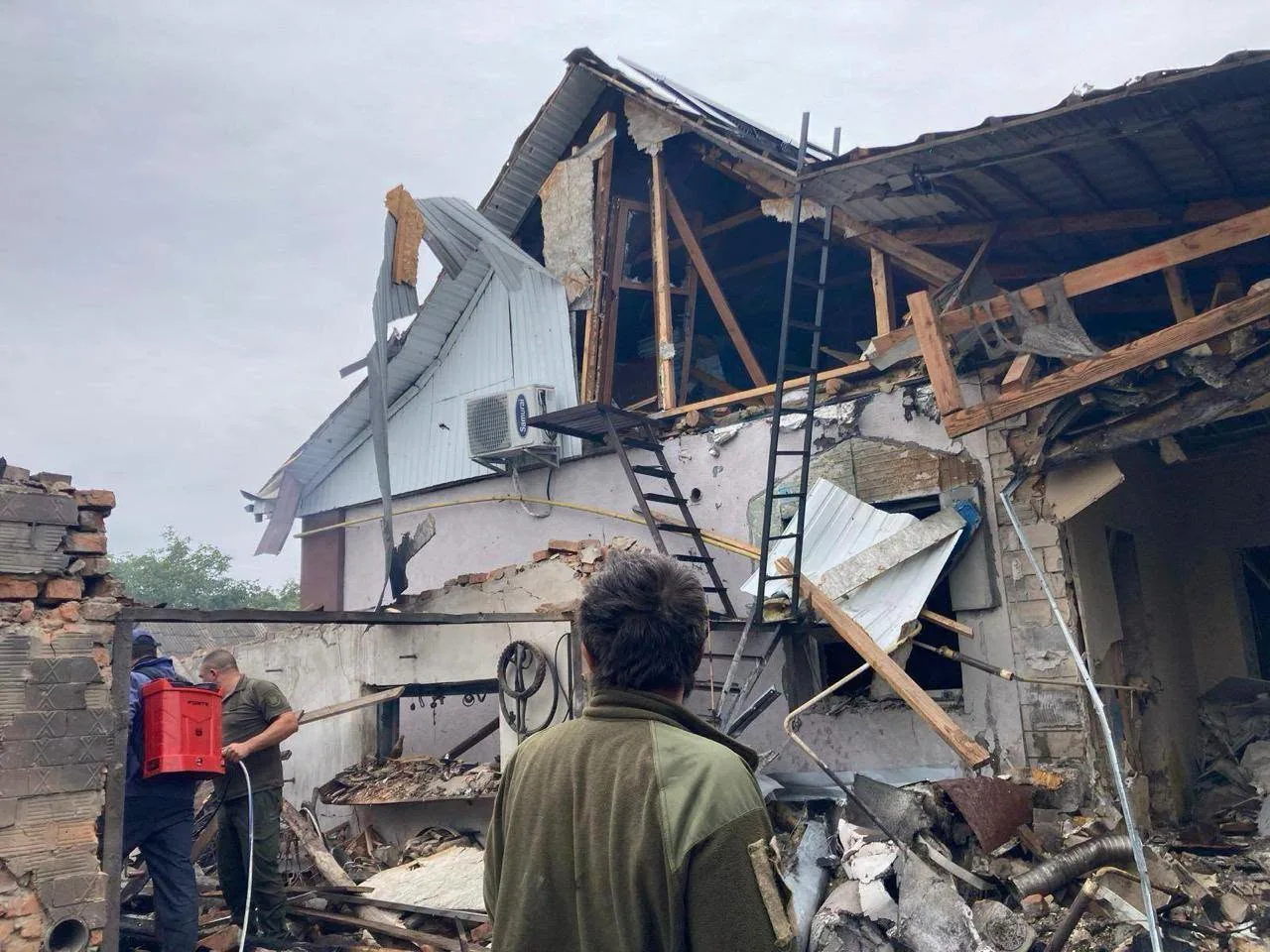 Вналідок атаки дронів на Черкащині постраждав житловий будинок і виникла пожежа